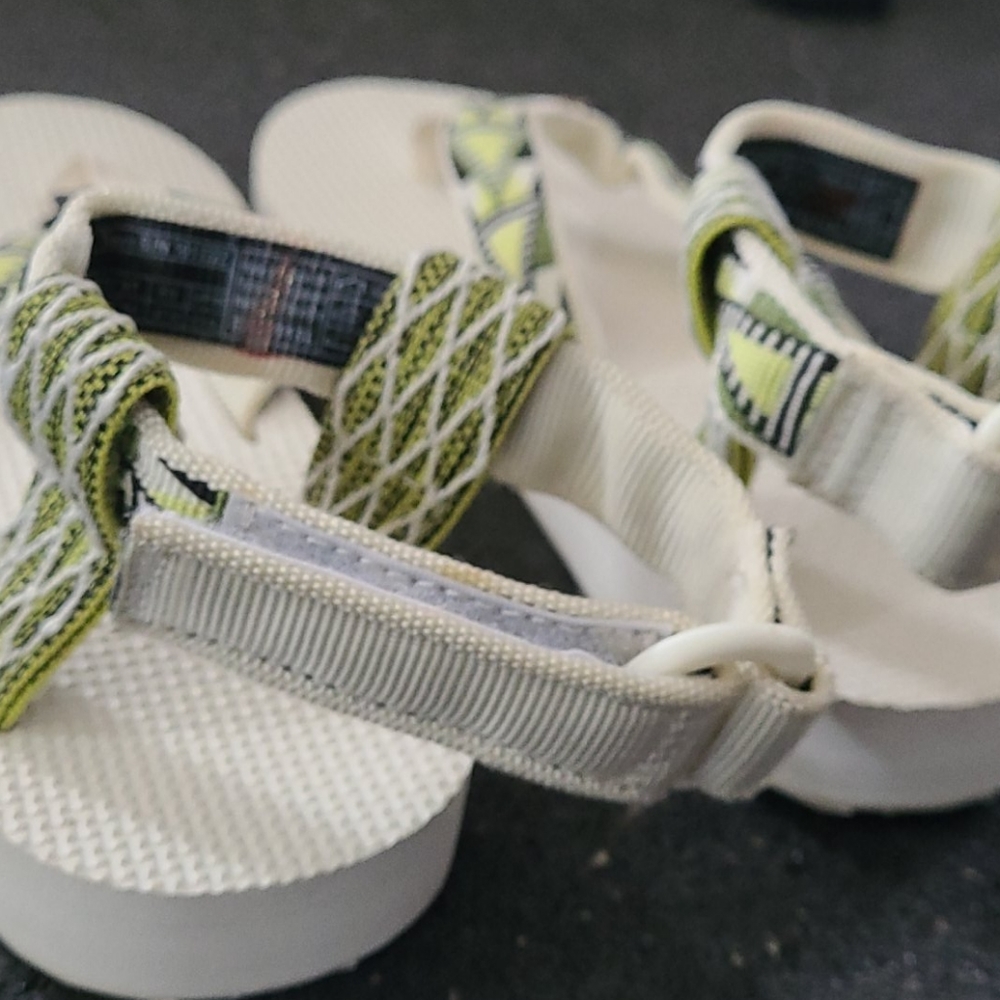 Tevas - Picture 5 of 5